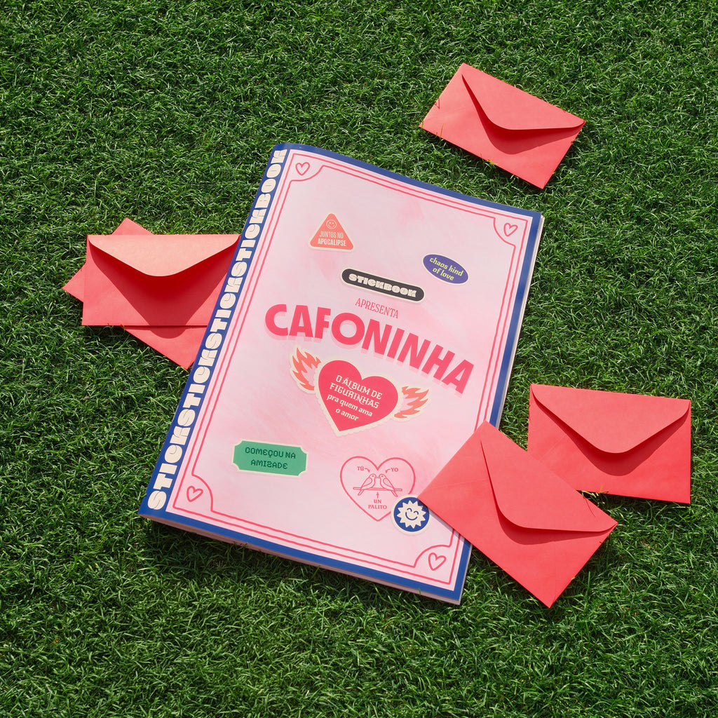 Cafoninha™, o álbum de figurinhas personalizadas para quem ama o amor