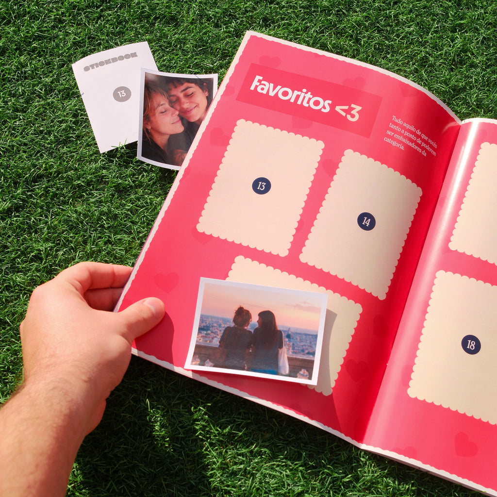 Cafoninha™, o álbum de figurinhas personalizadas para quem ama o amor